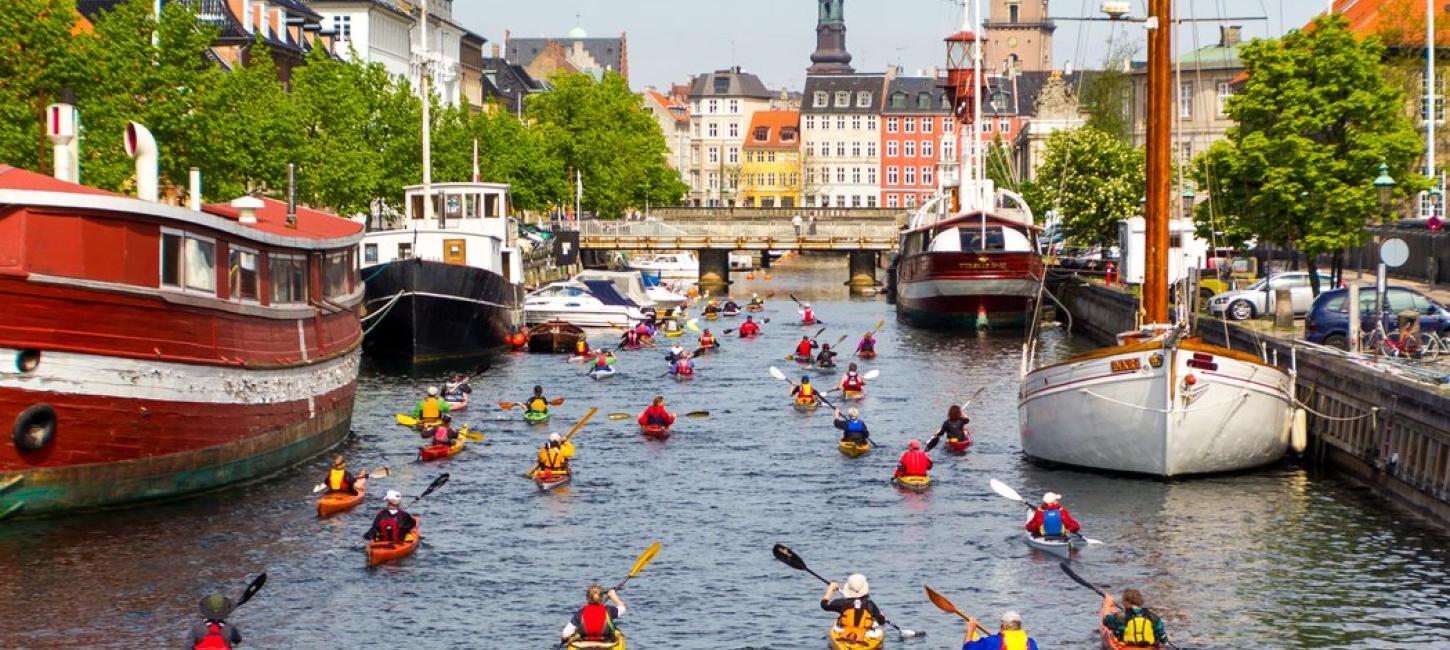 Kajak i Frederiksholms Kanal, København