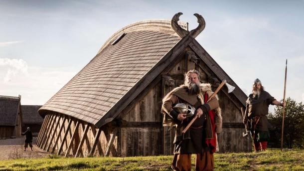Vikinger in front of a hut, Fjordlandet