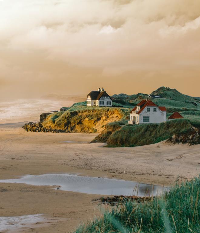 Hus på stranden ved Løkken i Nordjylland