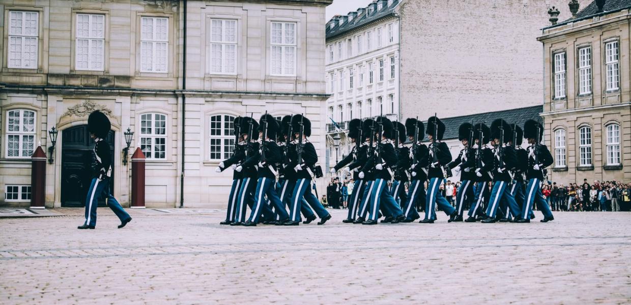 Vagtskifte på Amalienborg Slotsplads i København