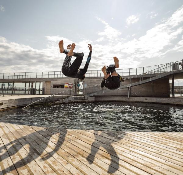 Children jumping in the Harbor Bath in Aarhus 