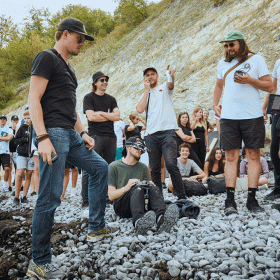 Red Bull og VisitDenmark optager film med BMX-rytteren Kriss Kyle - her på Møns Klint